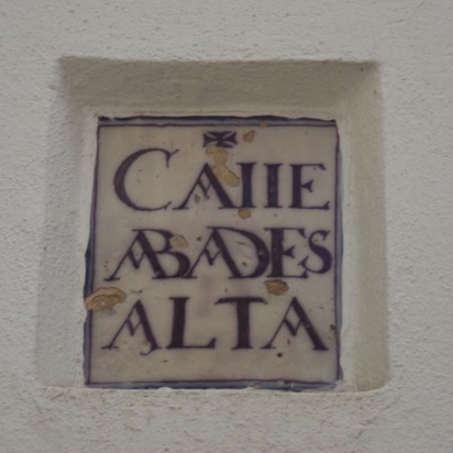 Calle Abades Alta or Upper Abbot Street. Photo © snobb.net